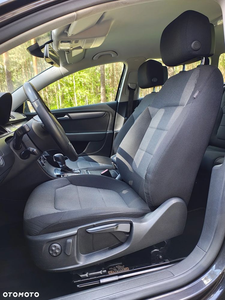 Volkswagen Passat - 32