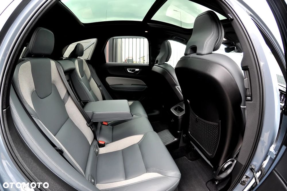 Volvo XC 60 T6 AWD Recharge Geartronic RDesign - 27