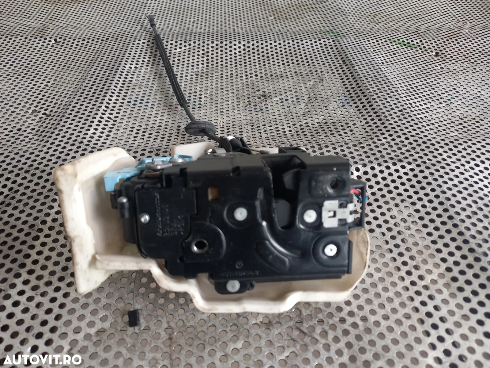 Broasca Blocator Incuietoare Usa Stanga Fata Vw Golf 5 Volan Stanga An 2005-2006-2007-2008-2009-201 - 2