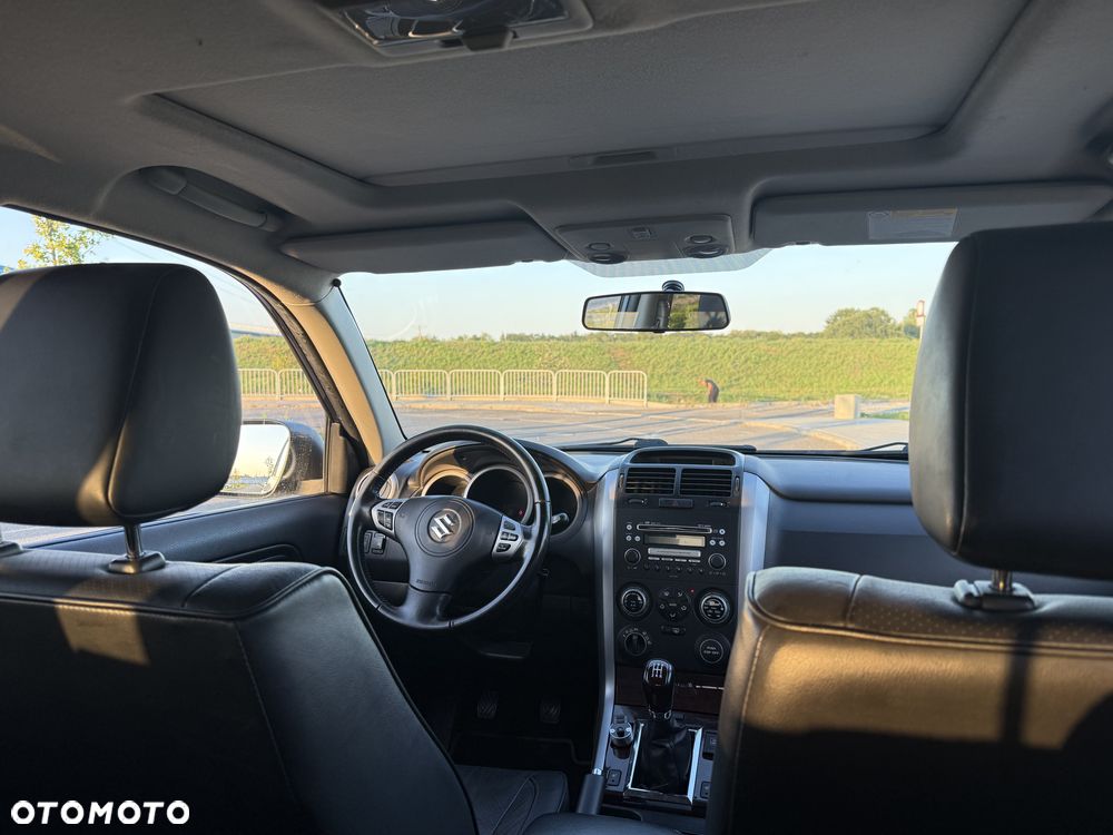 Suzuki Grand Vitara 2.0 De luxe - 13