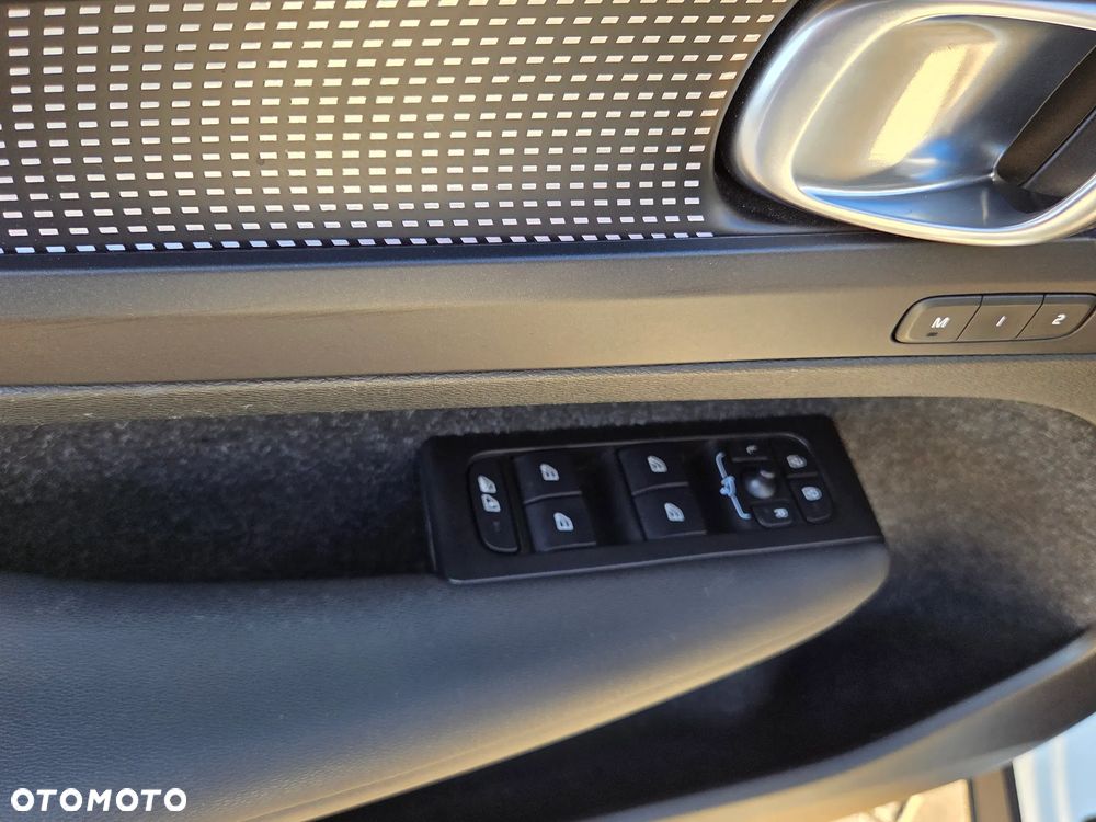 Volvo XC 40 T5 AWD R-Design - 9