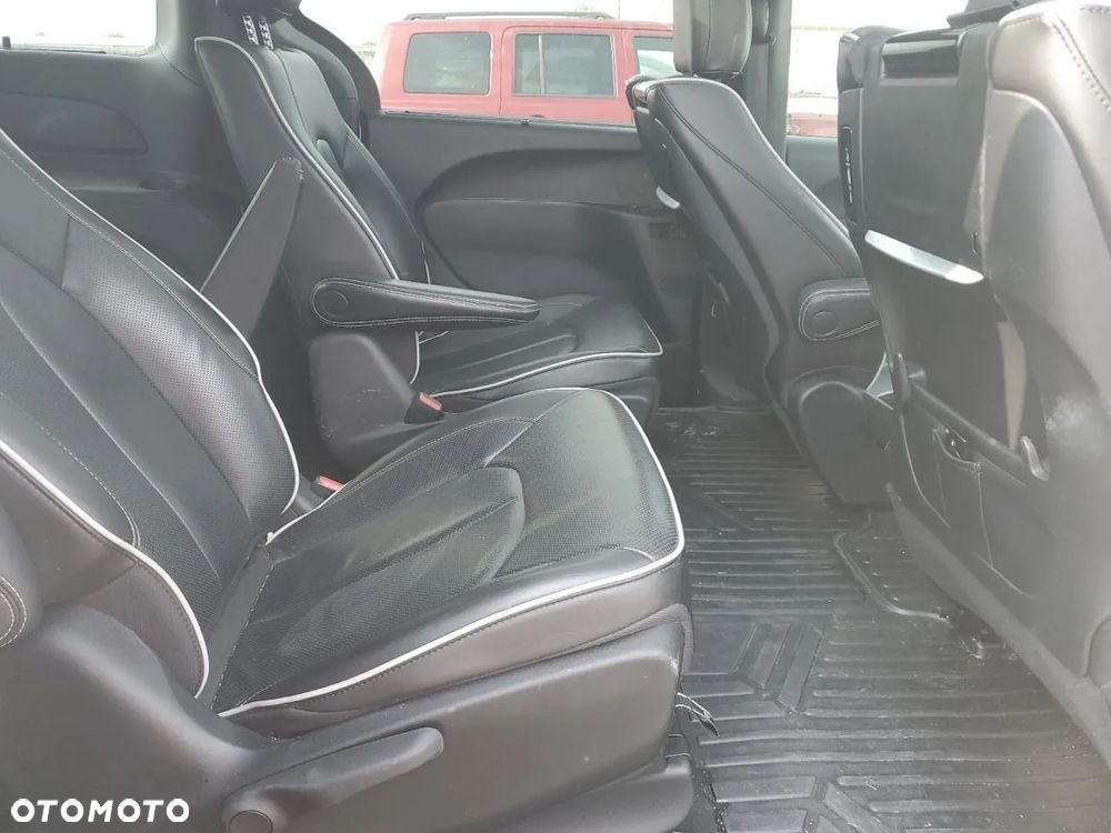 Chrysler Pacifica - 8