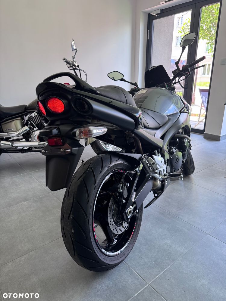 Suzuki GSR - 5