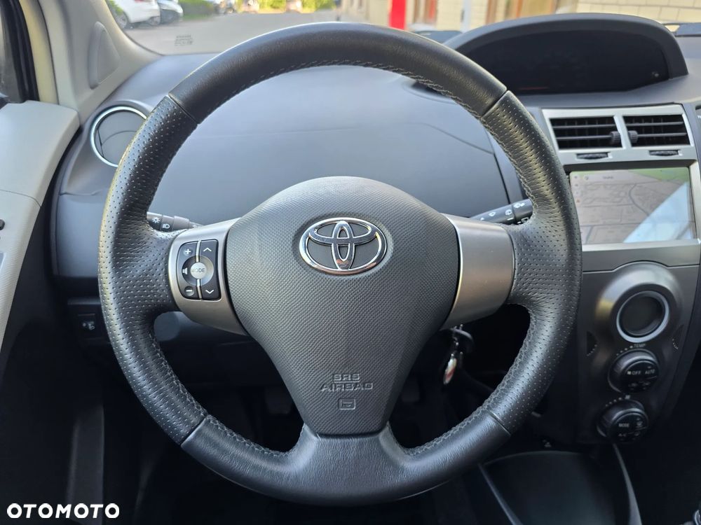 Toyota Yaris - 25