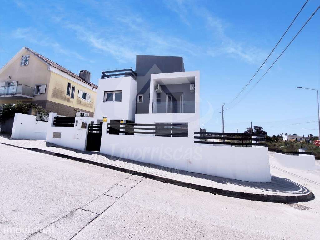 Moradia T2+1 com piscina | Quinta das Laranjeiras, Fernão Ferro - Grande imagem: 2/29