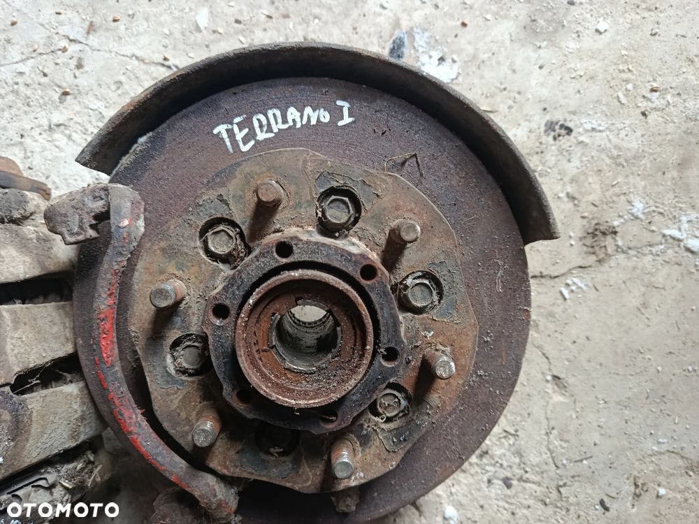 Zwrotnica przód prawa lewa Nissan Terrano 1 - 3