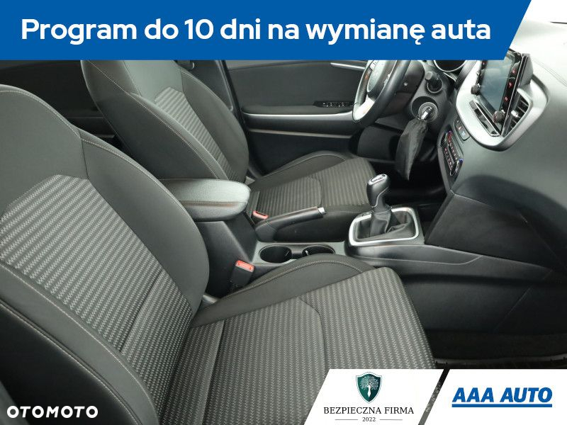 Kia Ceed - 8