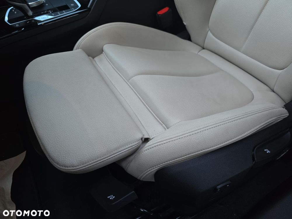 BMW Seria 2 216d - 14