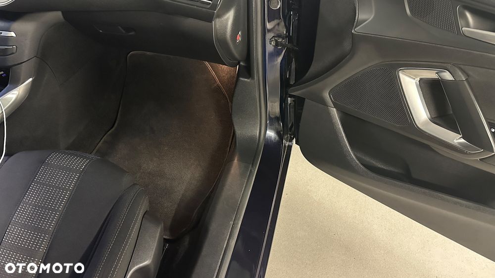 Peugeot 308 1.6 BlueHDi Allure S&S - 25