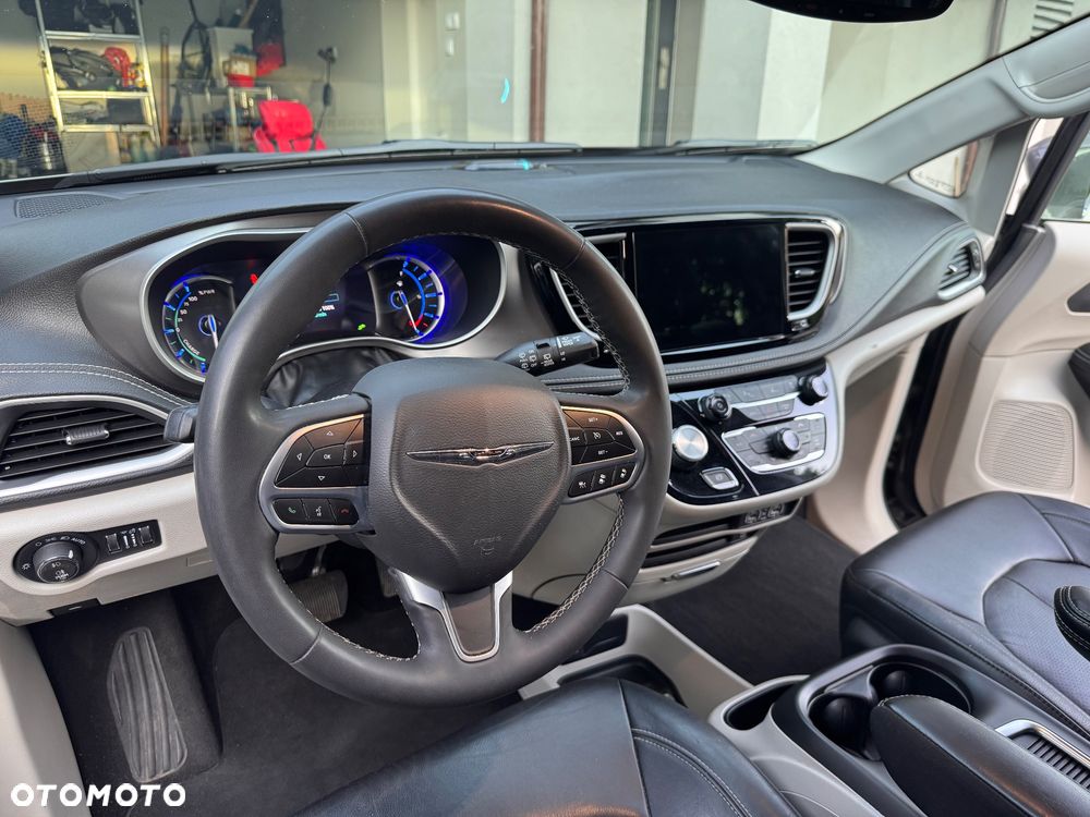 Chrysler Pacifica - 22