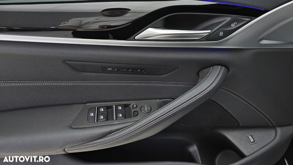 BMW Seria 5 530i xDrive AT - 11