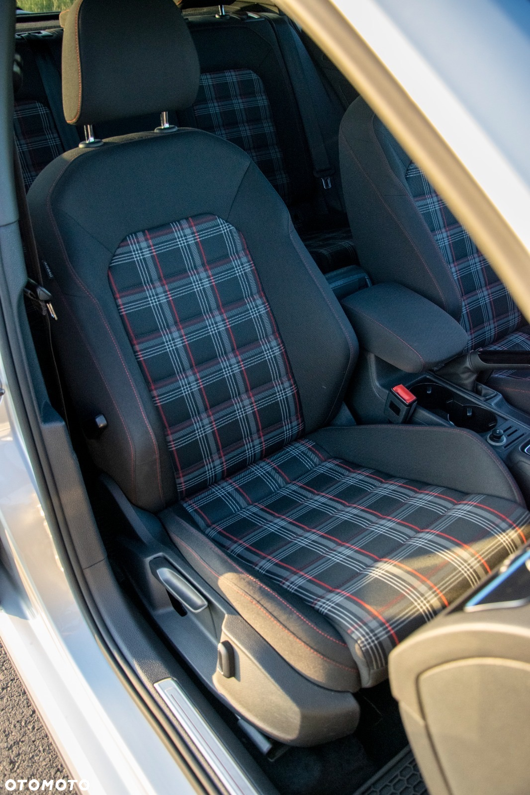 Volkswagen Golf - 22