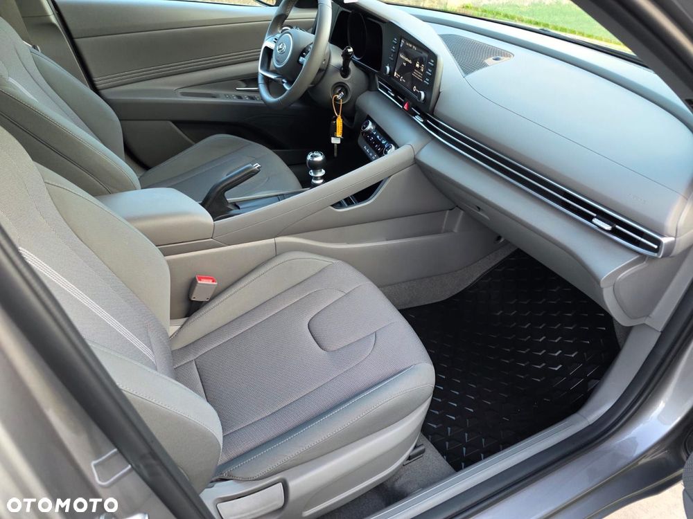 Hyundai Elantra 1.6 Smart - 24