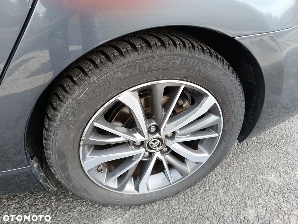 Toyota Avensis 1.8 Premium - 11