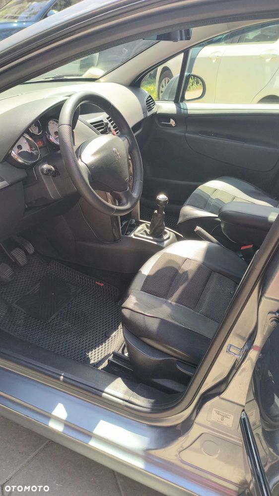 Peugeot 207 1.6 HDi Presence Euro5 - 9