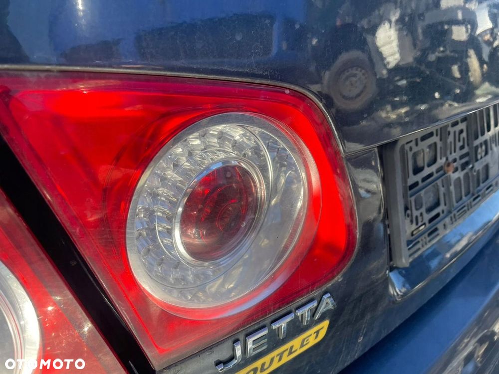 Volkswagen Jetta V Lampa tył lewa z klapy