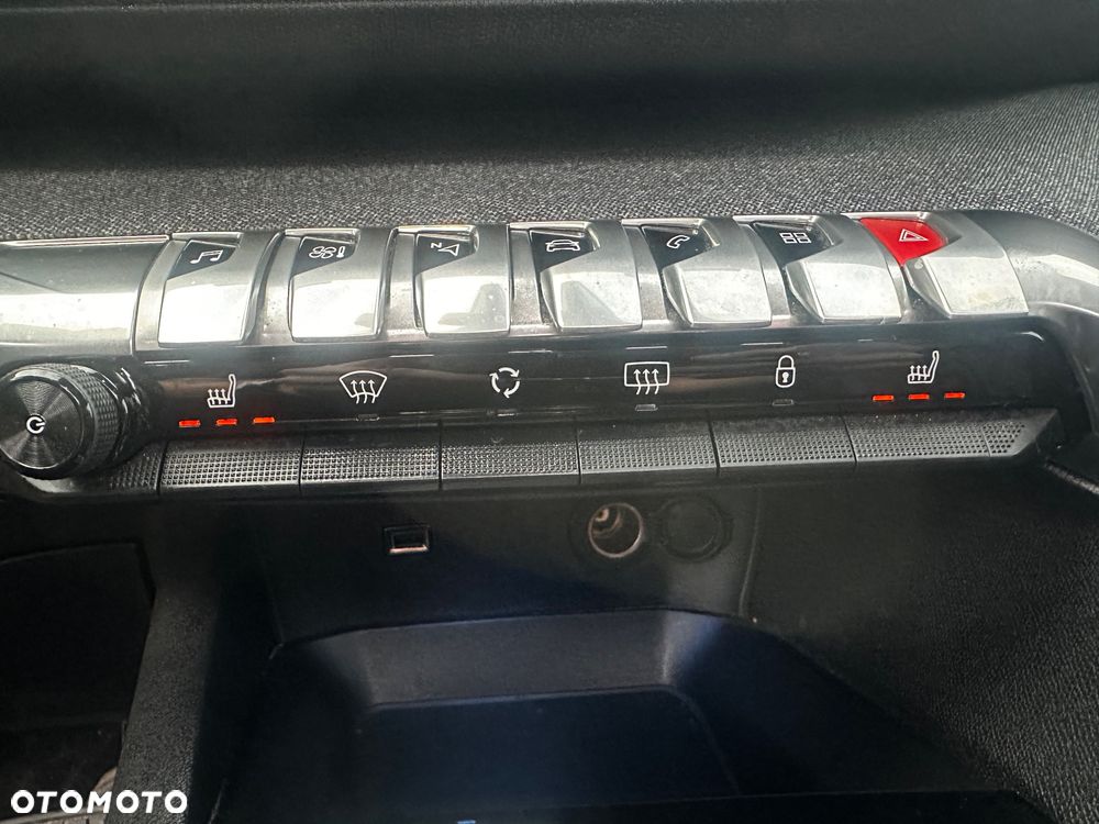 Peugeot 5008 PureTech 130 EAT8 Stop & Start Allure Pack - 31