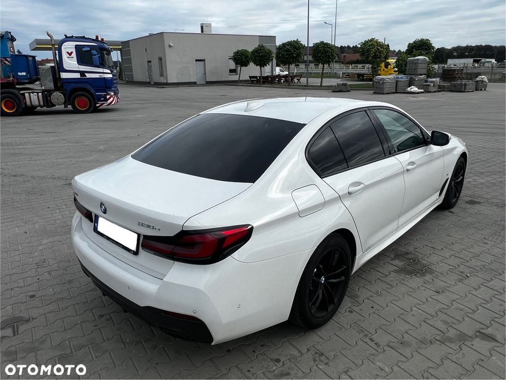 BMW Seria 5 530e xDrive M Sport Edition - 9