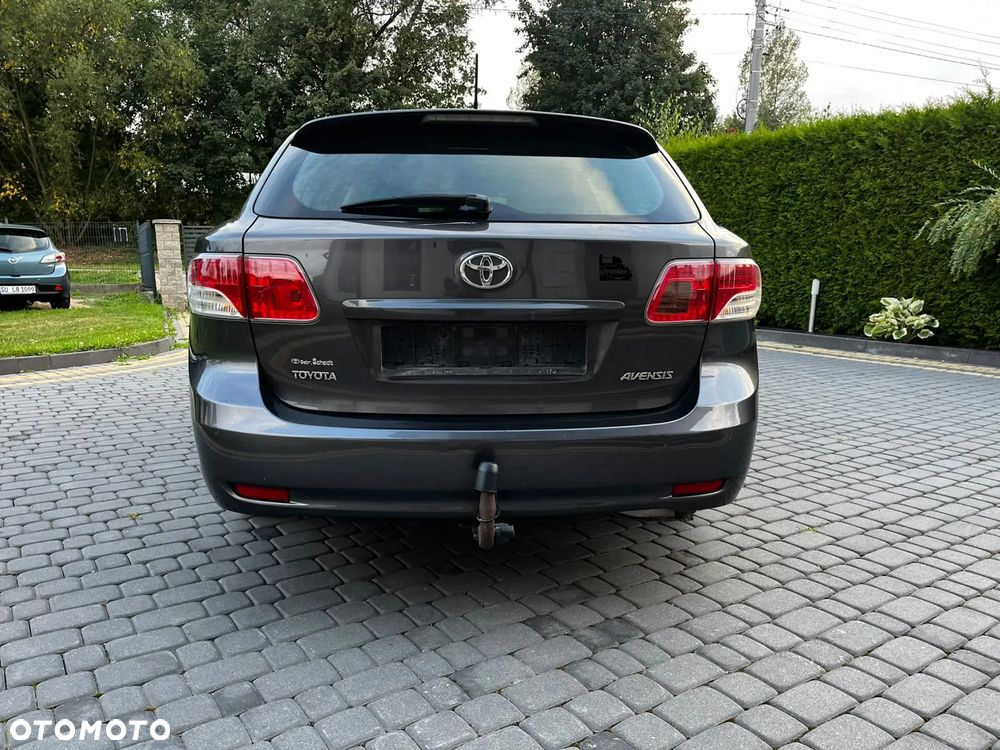 Toyota Avensis - 4