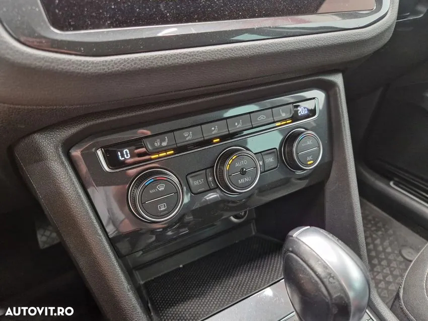 Volkswagen Tiguan - 8