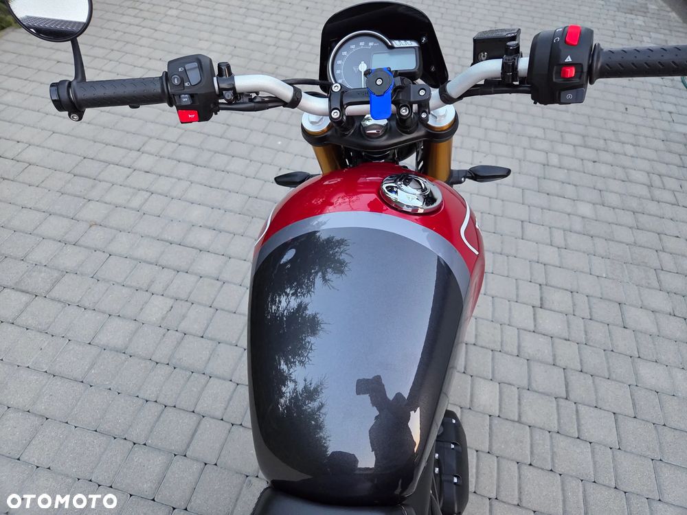Triumph Inny - 10