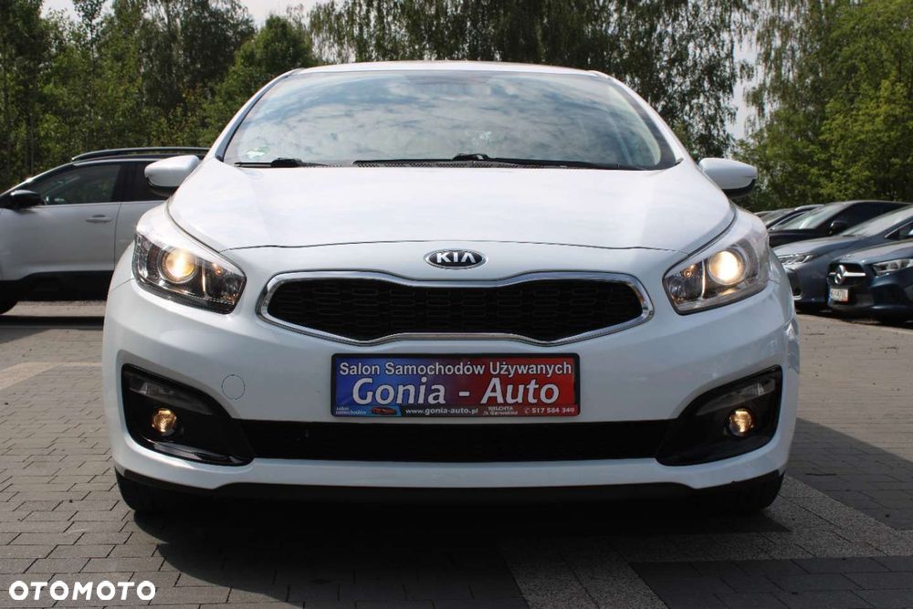 Kia Ceed - 12