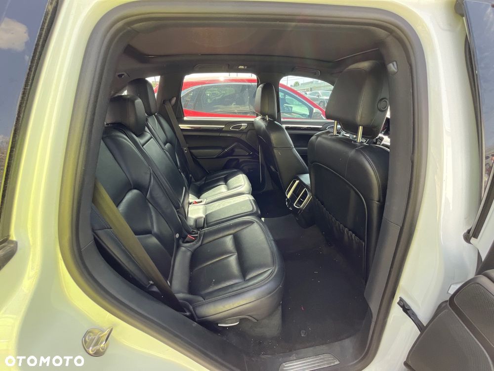 Porsche Cayenne - 16