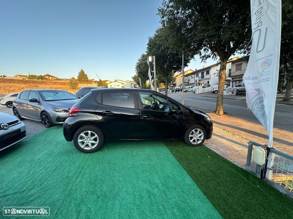 Peugeot 208 1.2 PureTech Style - 8