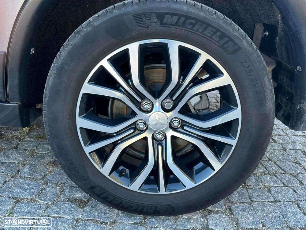 Mitsubishi Outlander 2.2 DI-D Intense+ - 18