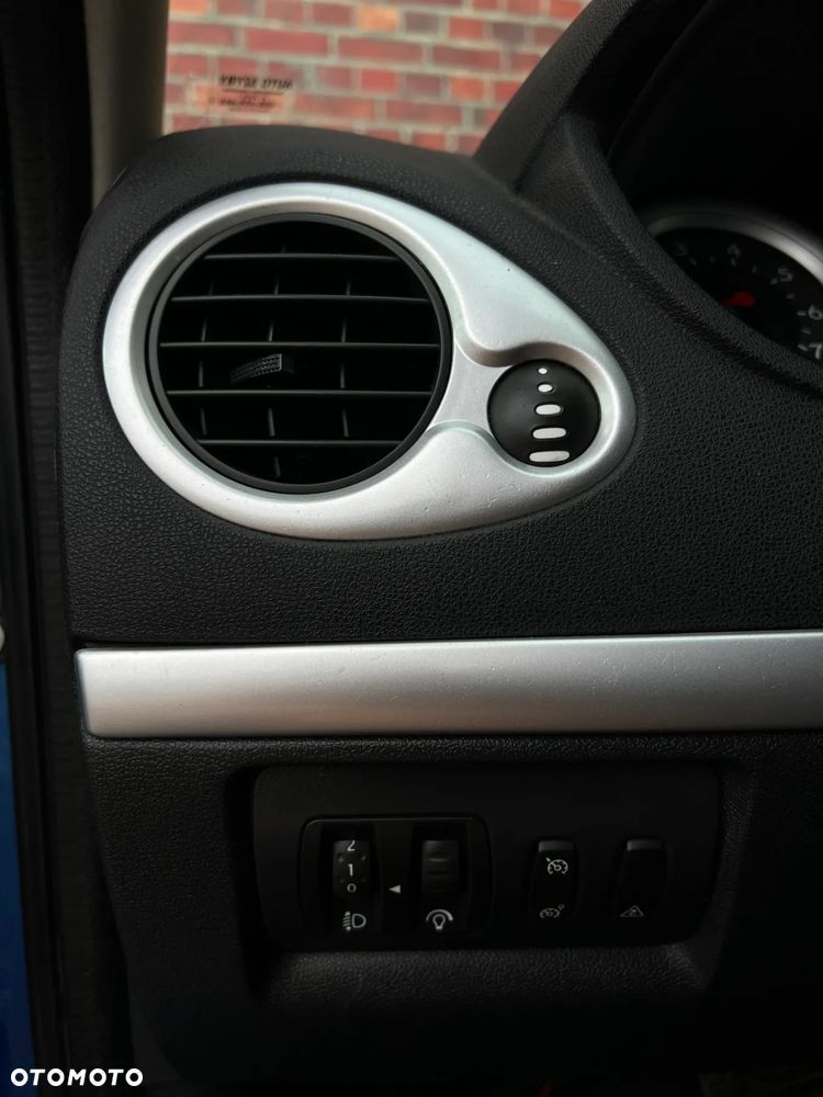 Renault Clio - 19