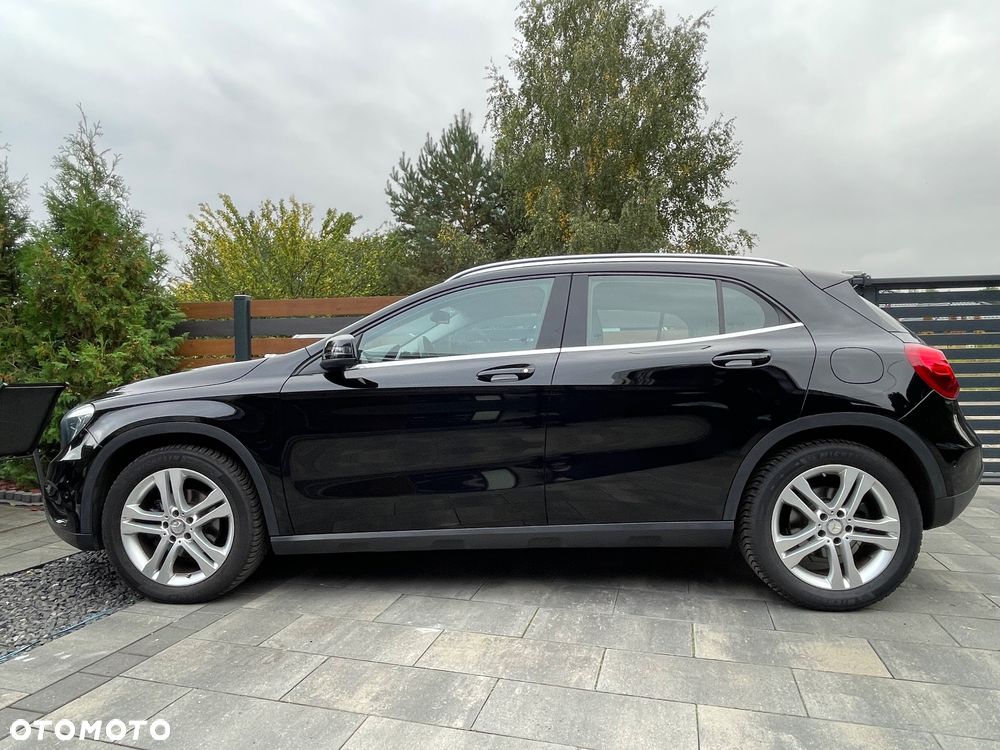 Mercedes-Benz GLA 200 - 10