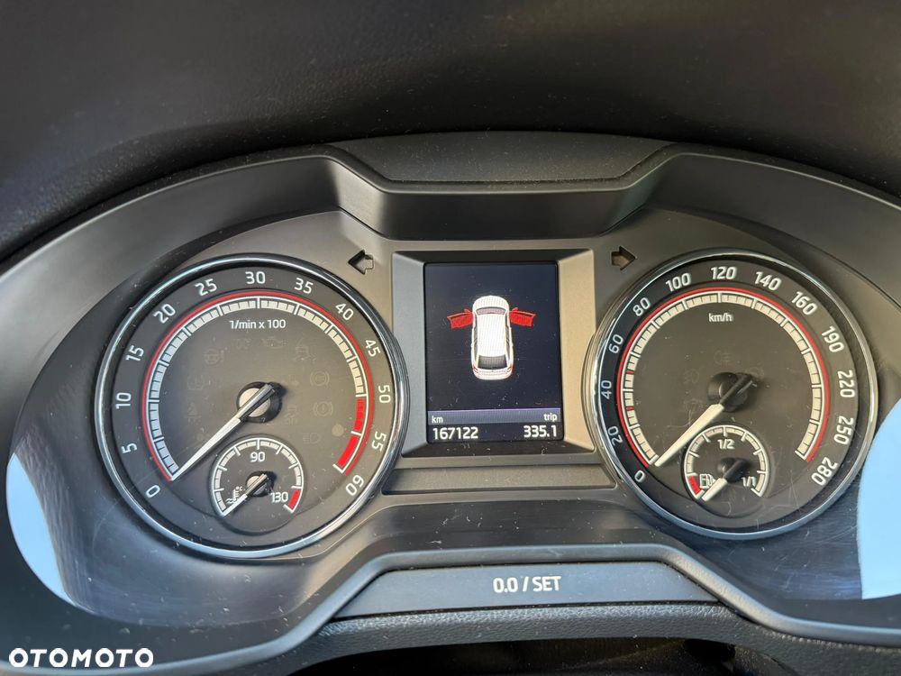 Skoda Octavia 2.0 TDI DSG RS - 15