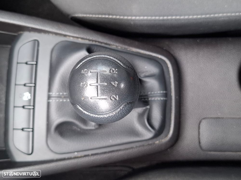 Kia Stonic 1.2 by FILA - 23