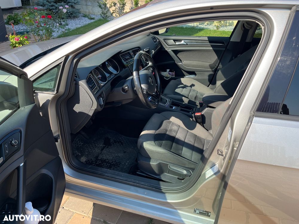 Volkswagen Golf - 8