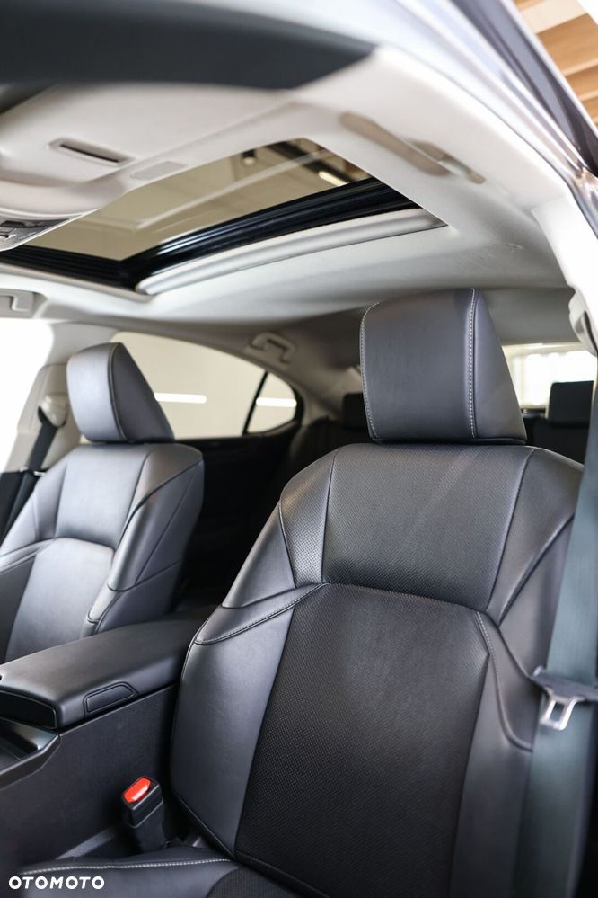 Lexus ES 300h Business Edition - 8