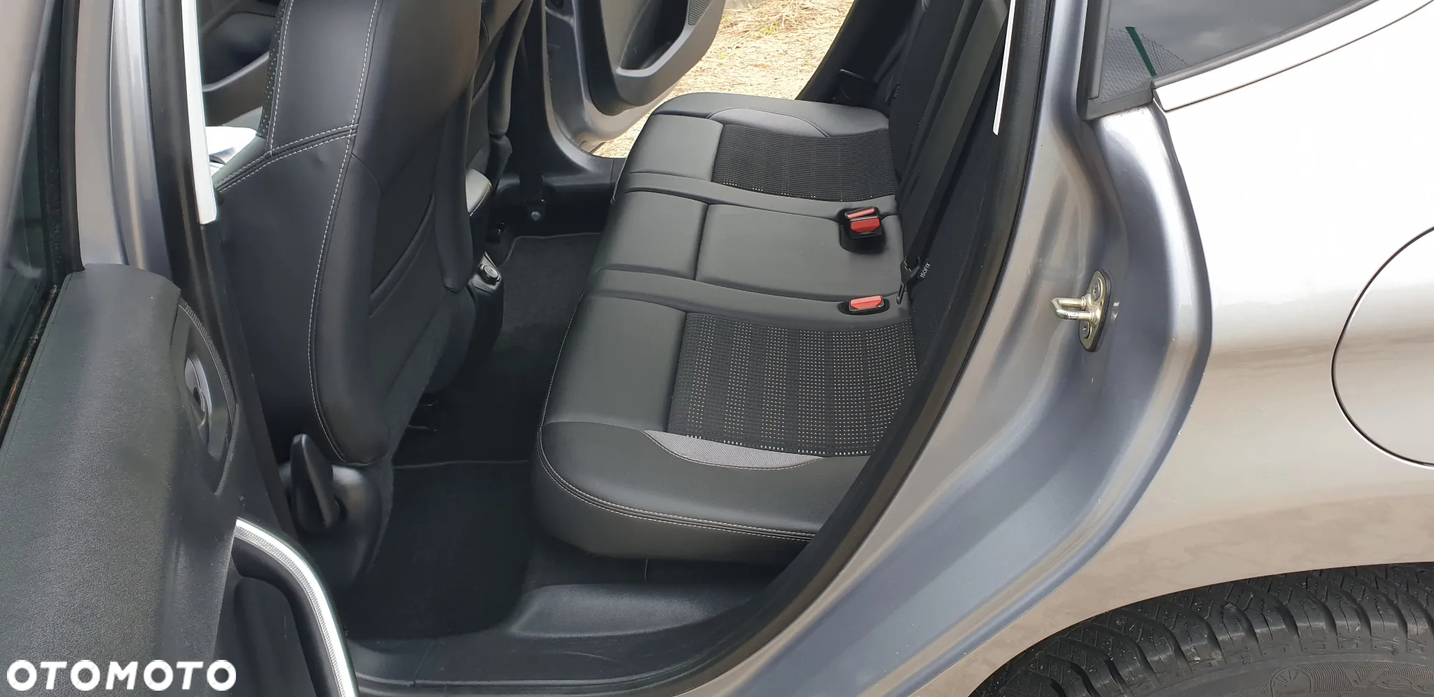 Peugeot 2008 1.6 e-HDi Allure S&S - 23