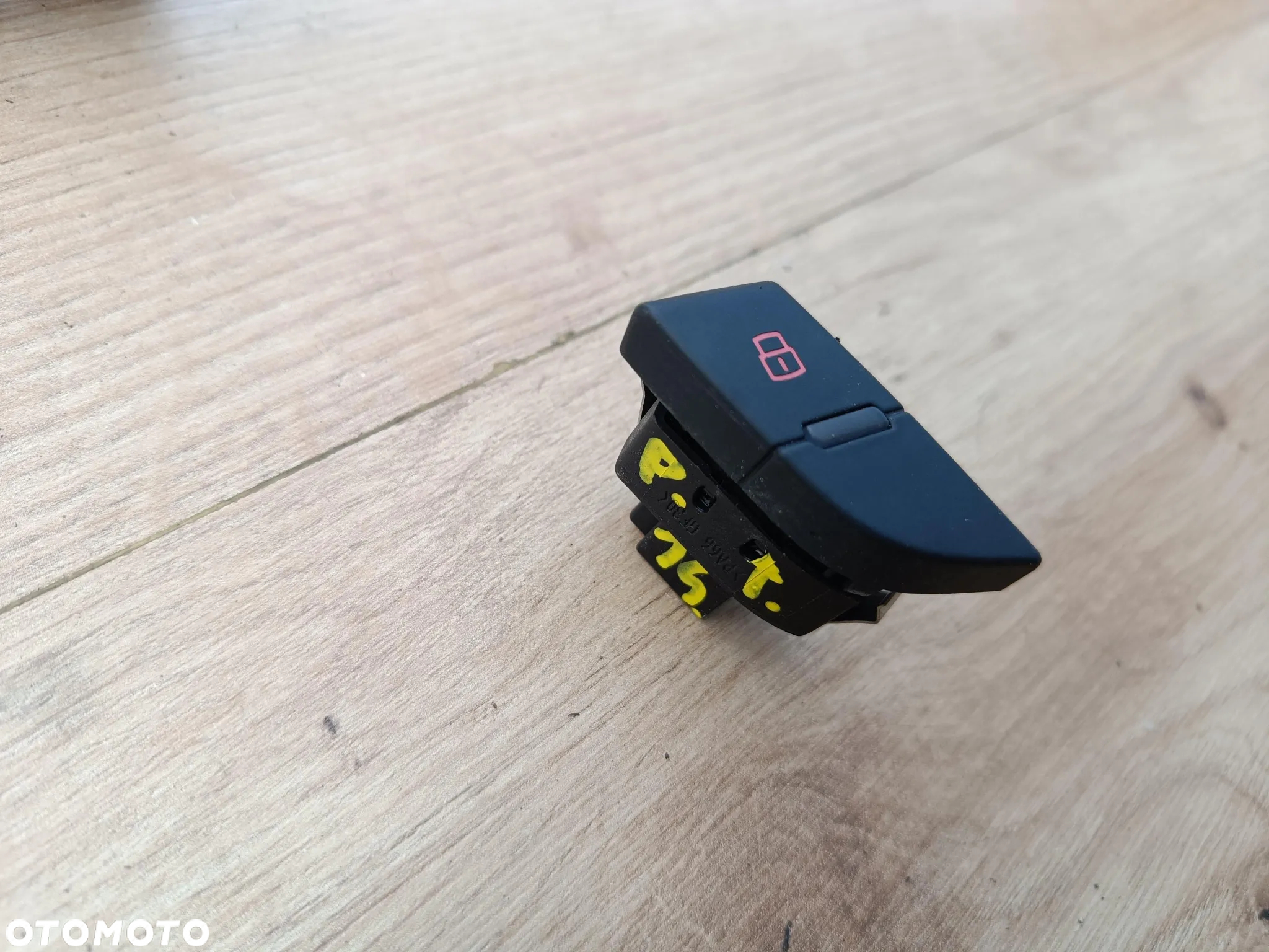 AUDI A8 D3 PRZEŁĄCZNIK ZAMKA CENTRALNEGO LEWY PRAWY TYL 4E0962107 4E0962106 - 4