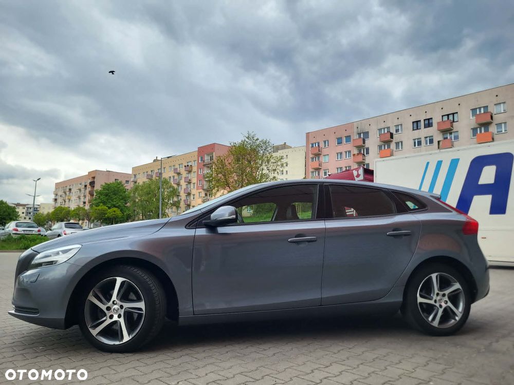 Volvo V40 T2 Momentum - 16