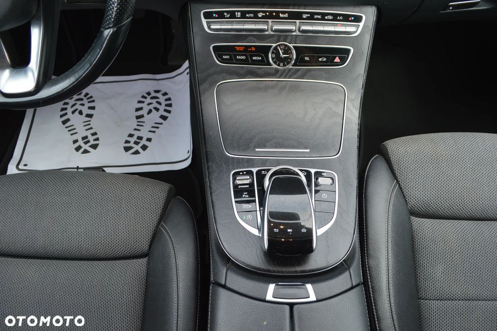Mercedes-Benz Klasa E 220 d 9G-TRONIC - 20