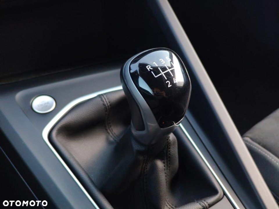 Volkswagen Golf - 33