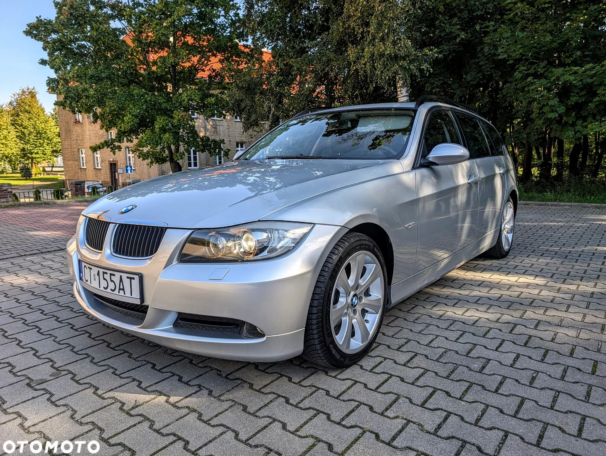 BMW Seria 3 318i Touring - 1