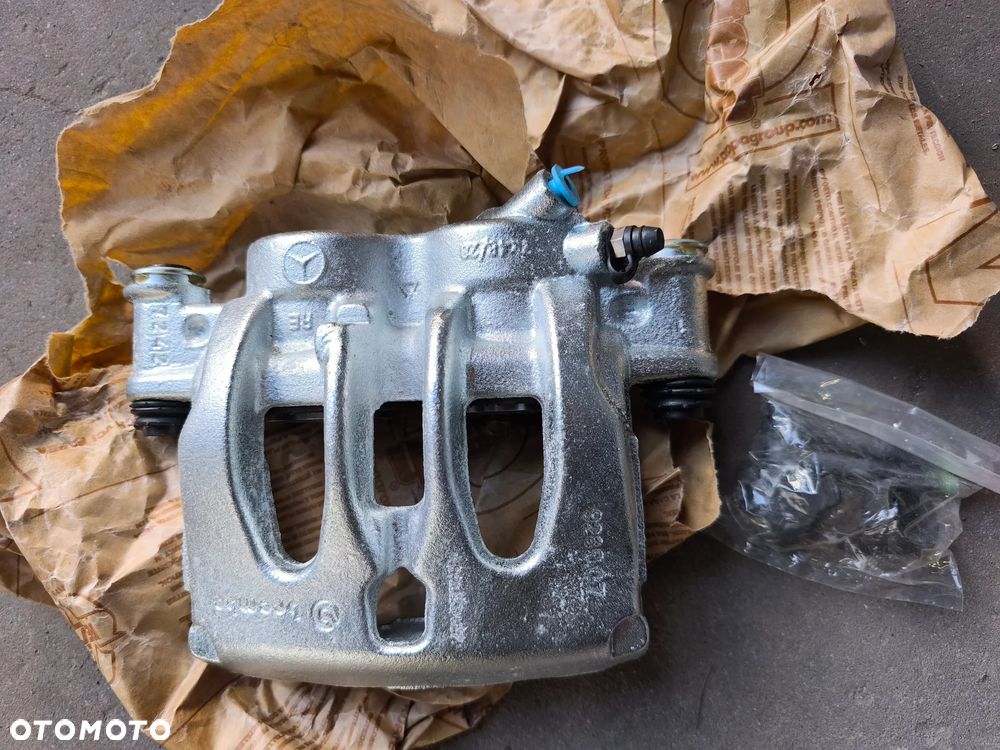 Zacisk prawy przód Sprinter 906 Crafter  A0044205683 Nowy