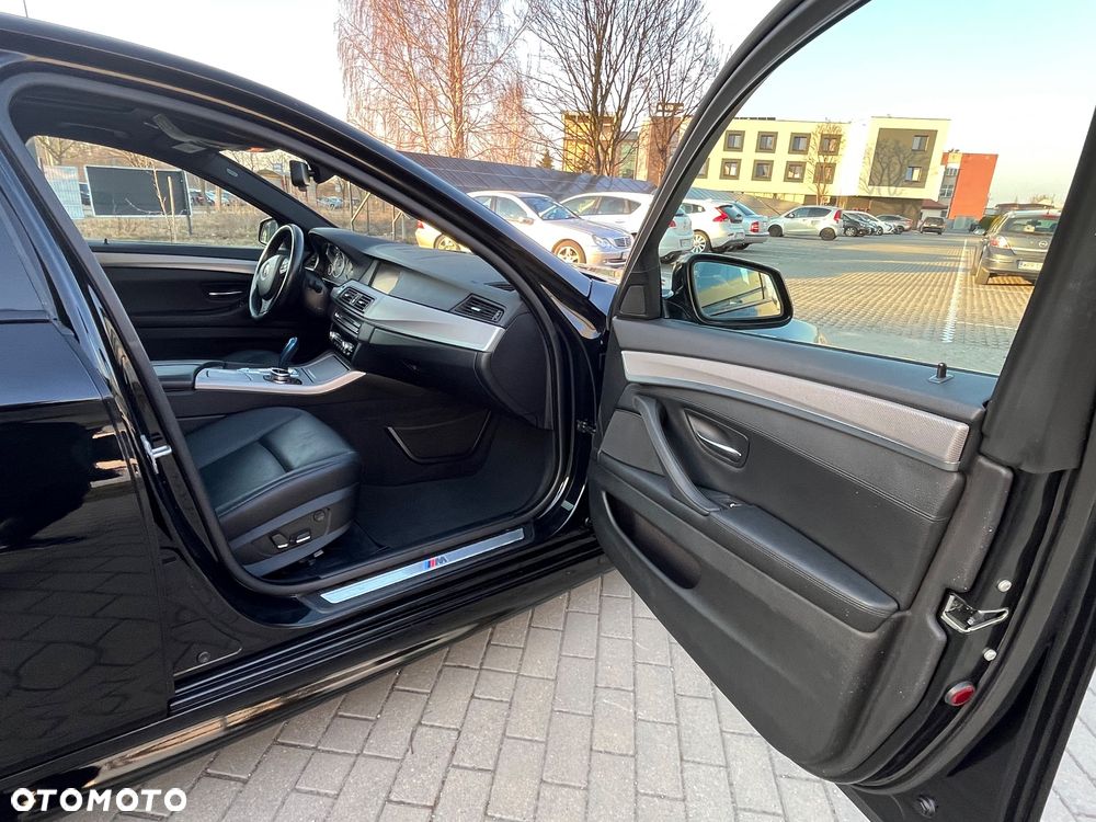BMW Seria 5 535i Sport-Aut - 16