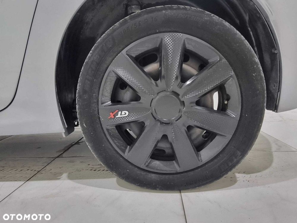 Peugeot 208 - 29