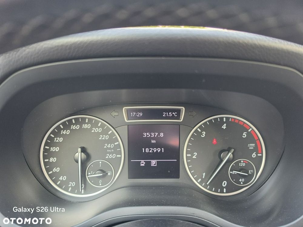Mercedes-Benz Klasa B 180 CDI (BlueEFFICIENCY) - 34