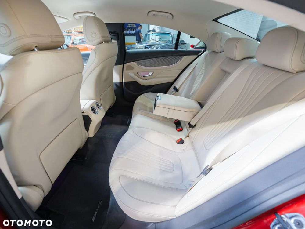 Mercedes-Benz CLS 300 d 4-Matic AMG - 18