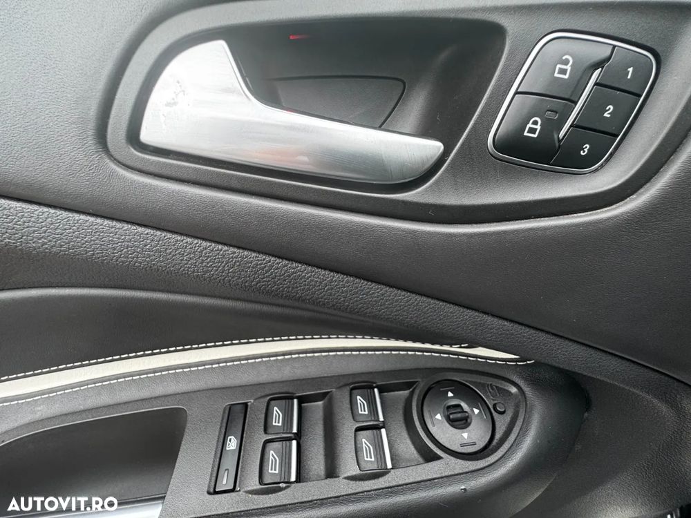 Ford Kuga 2.0 TDCi 4x4 Aut. Vignale - 16