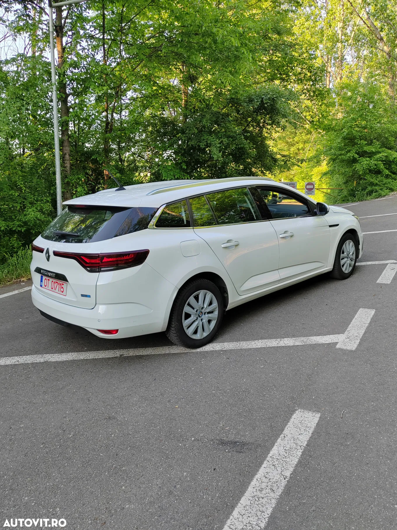Renault Megane Grandtour E-TECH Plug-in 160 BUSINESS EDITION - 15