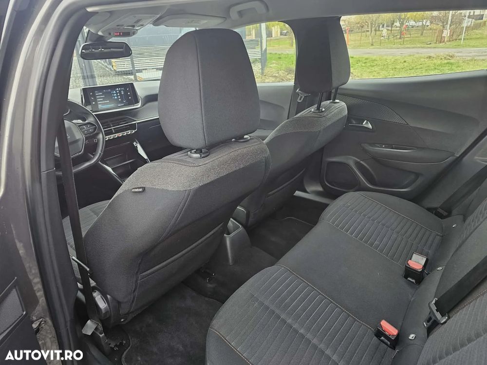 Peugeot 2008 1.2 L PureTech STT EAT8 Allure - 13