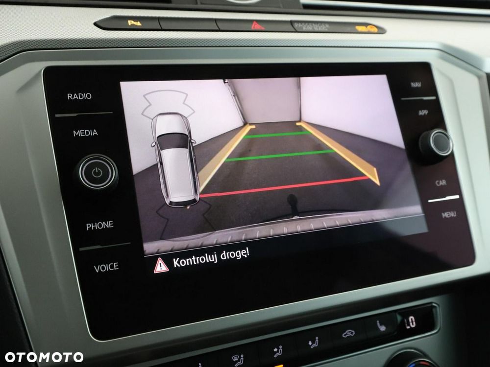 Volkswagen Passat Variant 2.0 TDI DSG (BlueMotion Technology) Trendline - 25